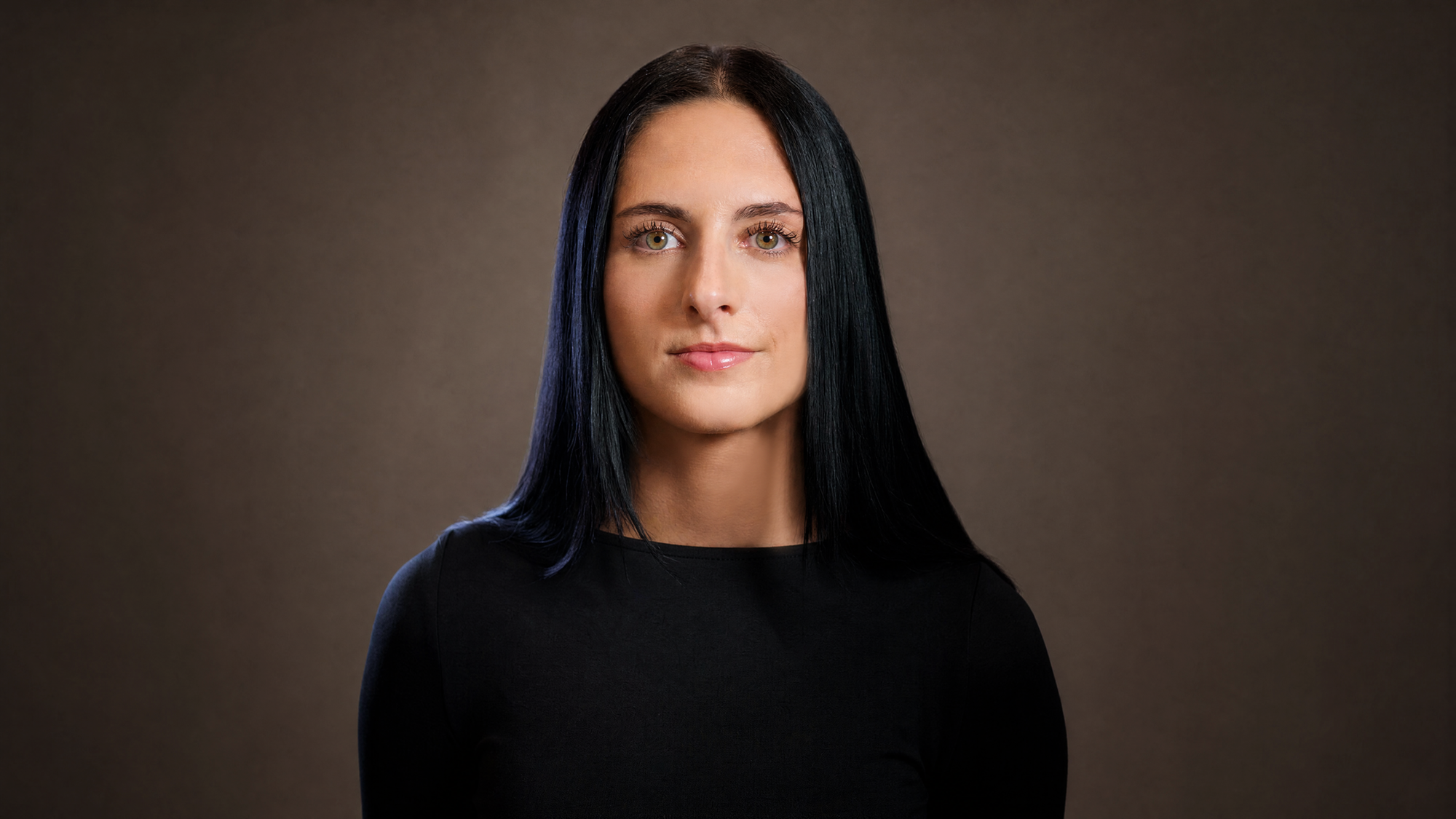 Three-point lighting setup combining key light, hair light, and background lighting.