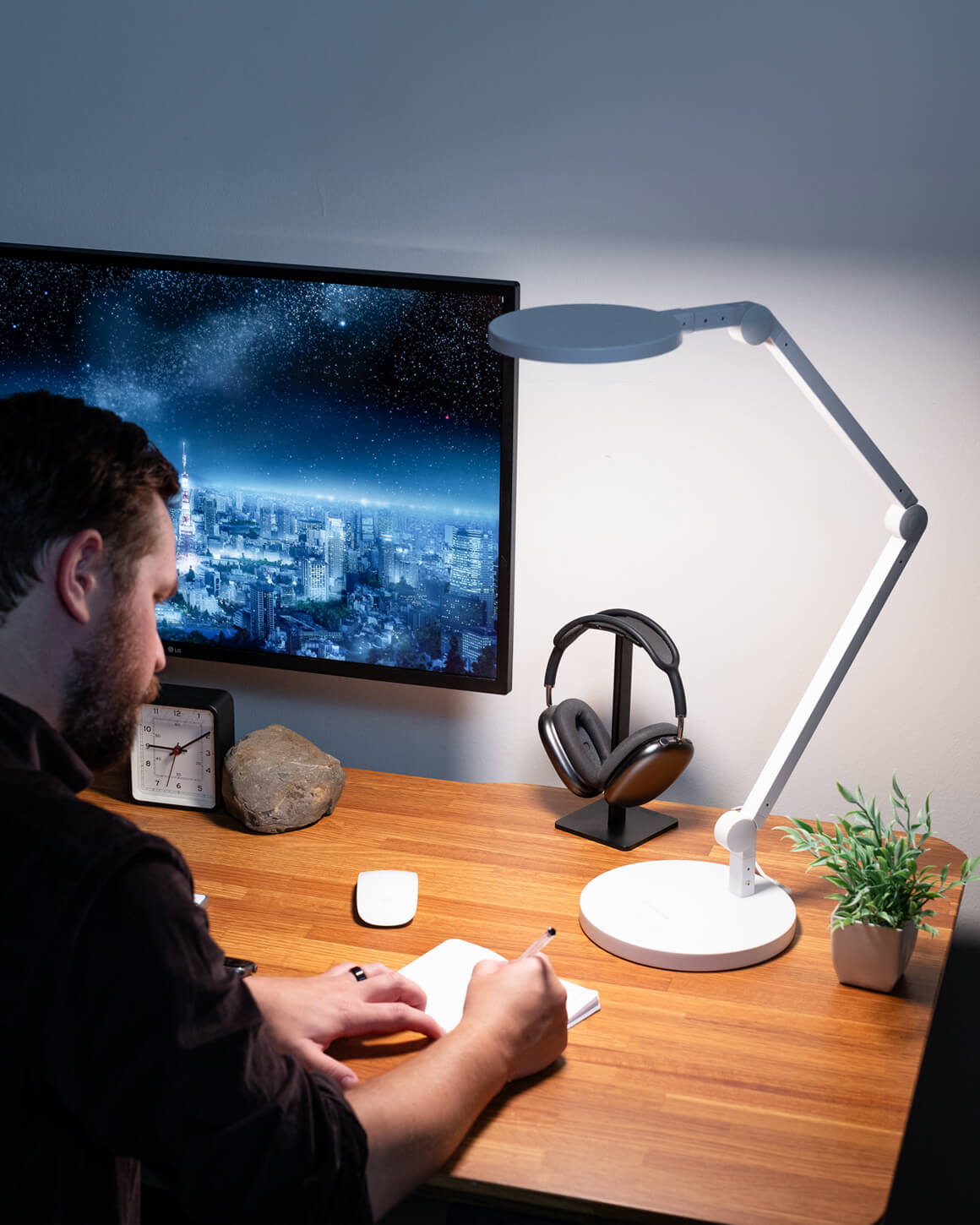 Lume Cube Edge Light 2.0 with Base White LED Desk Lamp